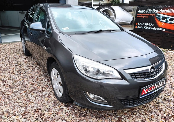 Opel Astra cena 17900 przebieg: 246360, rok produkcji 2012 z Pilawa małe 106